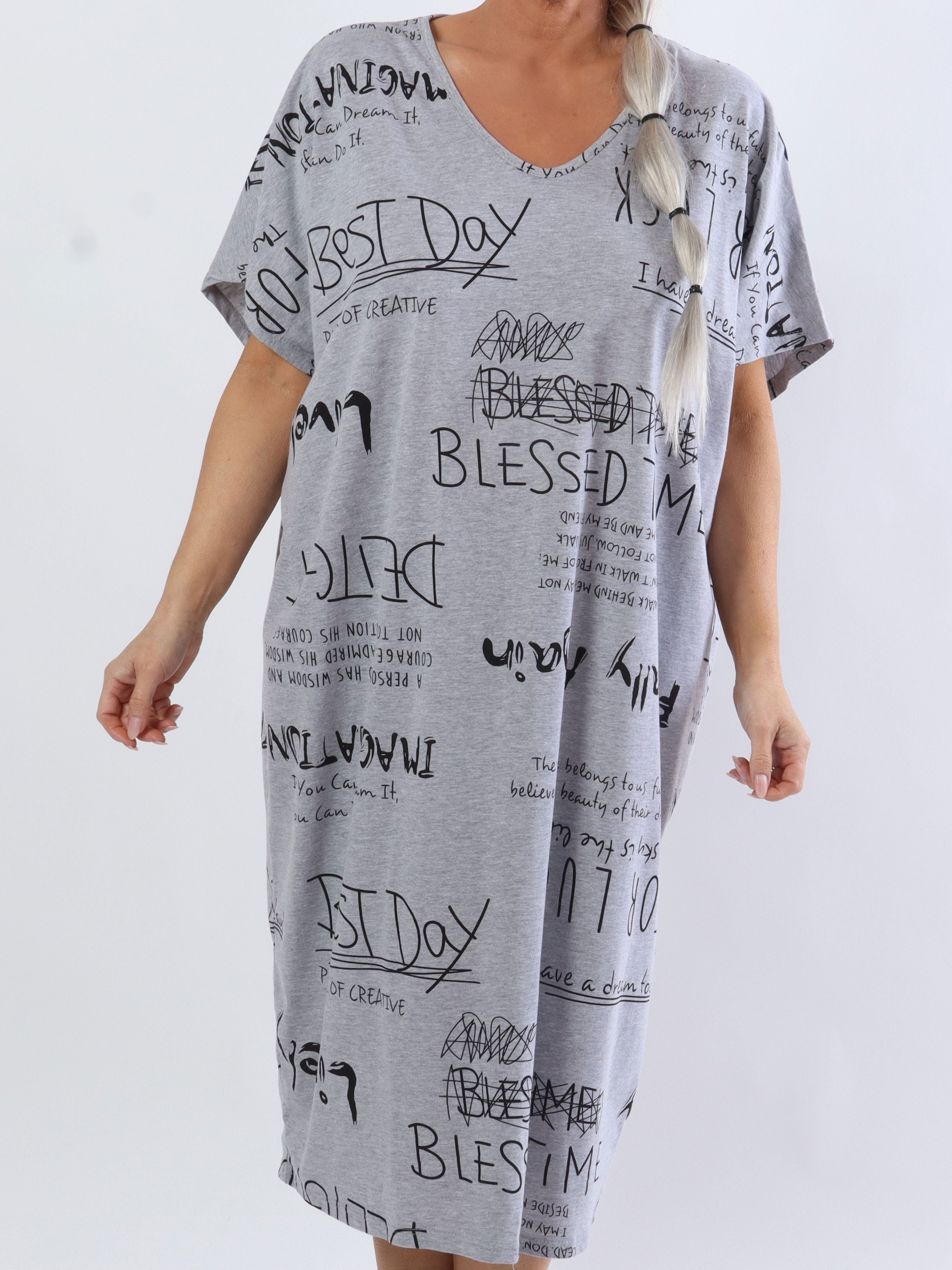 Pil - Plus size t-shirt klänning med skrift i en cool look - White